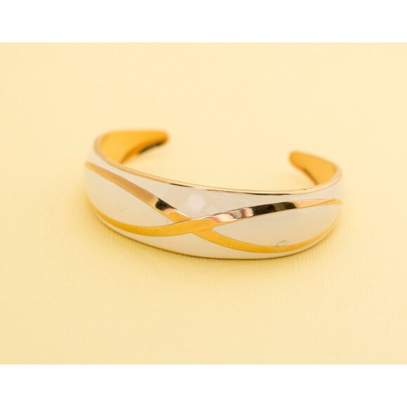 Vintage Gold Tone Cuff Bracelet 7.85 Inches by Avon i15 - Picture 1 of 4